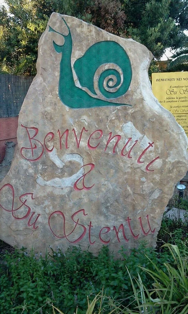 Pietra con Scritta Benvenuto a Su Stentu